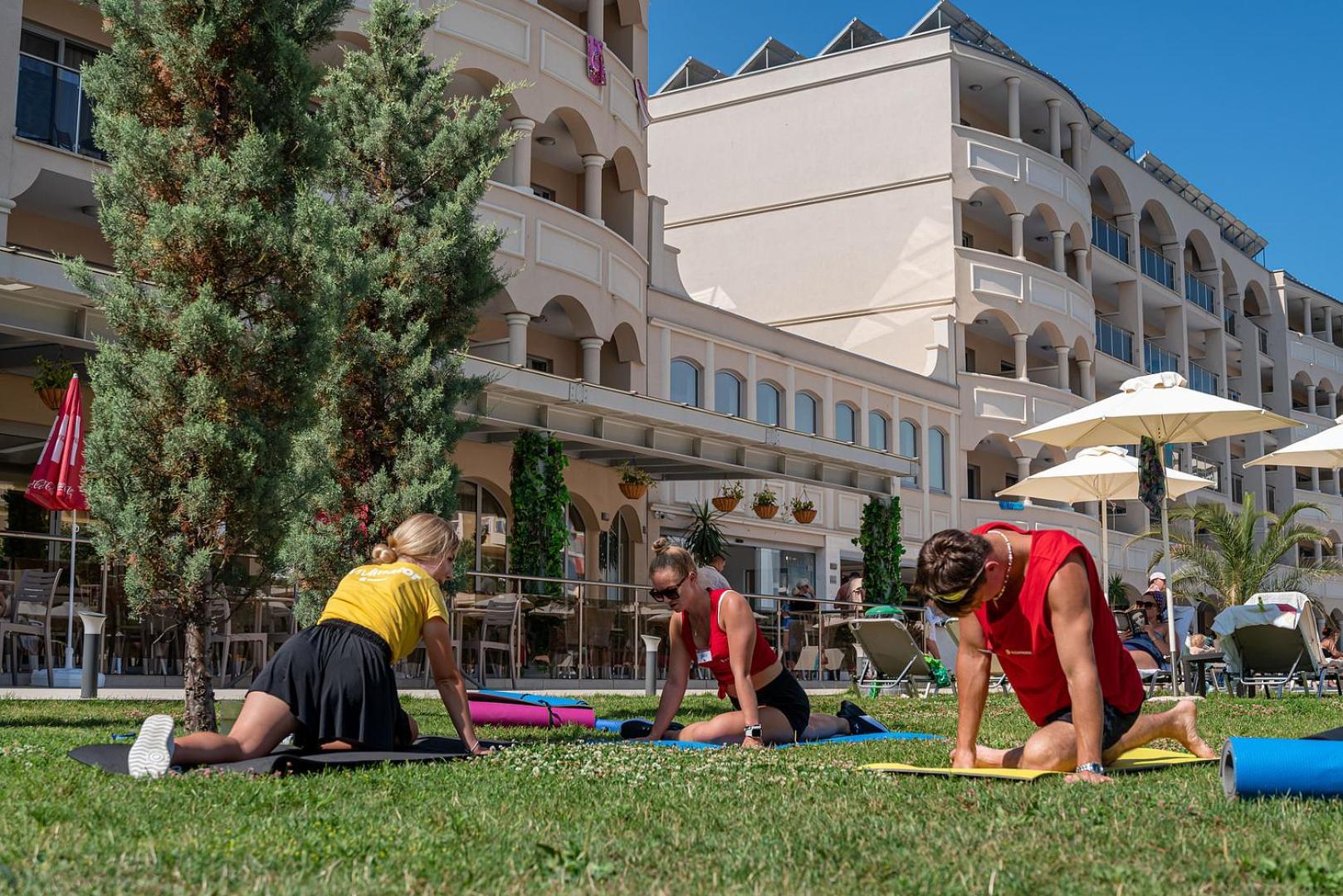Belvedere Hotel Primorsko Exterior photo
